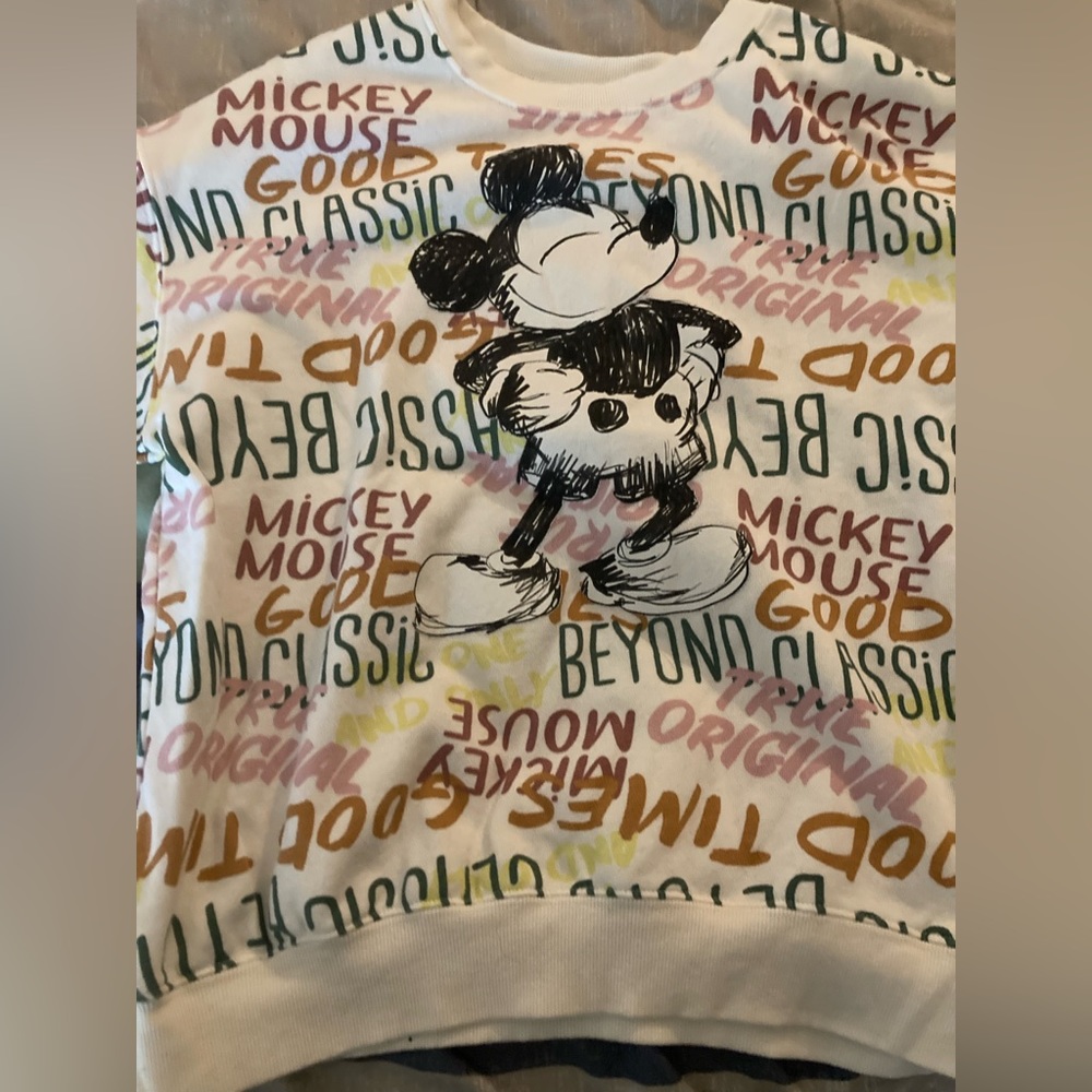 Size Large Mickey Mouse Sweat shirt/Sweater